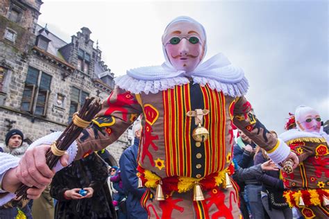 gilles de binche|Les Gilles de Binche au carnaval